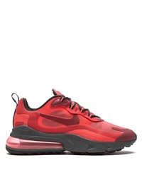 rote Sportschuhe von Nike