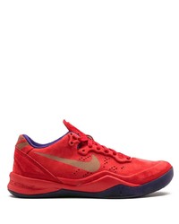 rote Sportschuhe von Nike