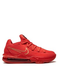 rote Sportschuhe von Nike