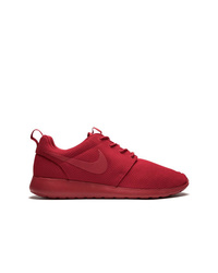 rote Sportschuhe von Nike