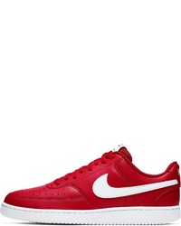 rote Sportschuhe von Nike Sportswear