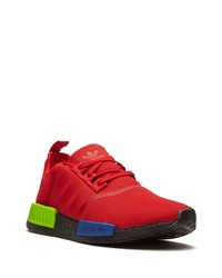 rote Sportschuhe von adidas