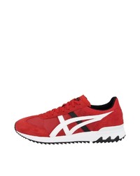 rote Sportschuhe von Onitsuka Tiger