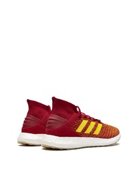 rote Sportschuhe von adidas