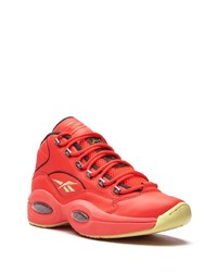 rote Sportschuhe von Reebok