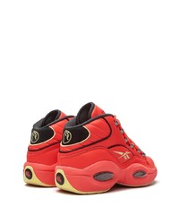 rote Sportschuhe von Reebok