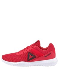 rote Sportschuhe von Reebok