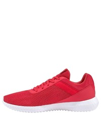 rote Sportschuhe von Reebok