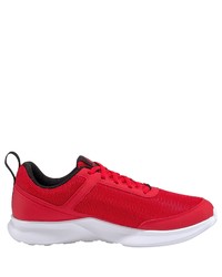 rote Sportschuhe von Reebok