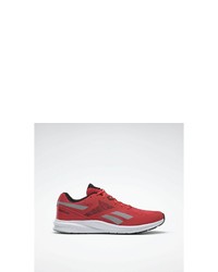 rote Sportschuhe von Reebok