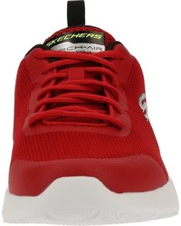 rote Sportschuhe von Skechers