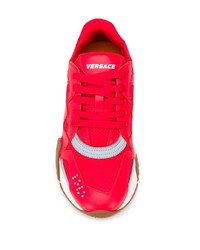 rote Sportschuhe von Versace