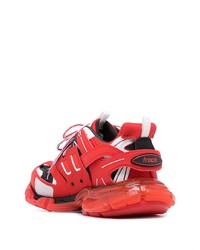 rote Sportschuhe von Balenciaga