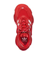 rote Sportschuhe von Balenciaga