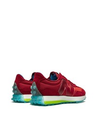 rote Sportschuhe von New Balance