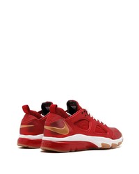 rote Sportschuhe von Nike