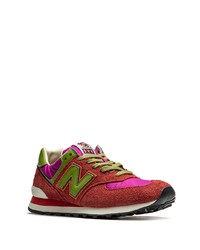 rote Sportschuhe von New Balance