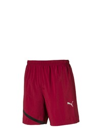 rote Sportshorts von Puma