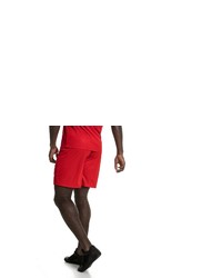 rote Sportshorts von Puma