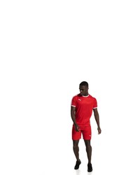 rote Sportshorts von Puma