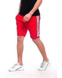 rote Sportshorts von Tom Barron