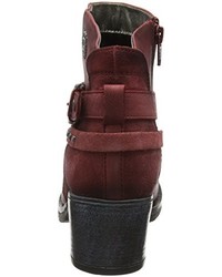 rote Stiefel von Bugatti