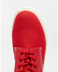 rote Stiefel von Dr. Martens