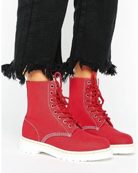 rote Stiefel von Dr. Martens