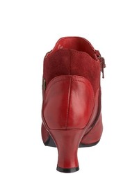 rote Stiefel von Hush Puppies