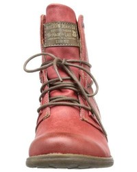 rote Stiefel von Mustang