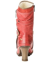 rote Stiefel von Mustang