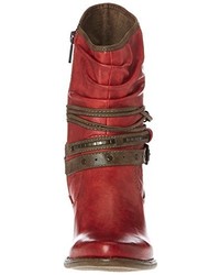 rote Stiefel von Mustang