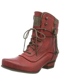 rote Stiefel von Mustang