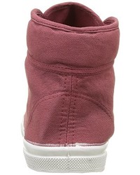 rote Turnschuhe von Bensimon