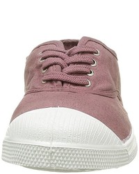 rote Turnschuhe von Bensimon