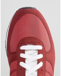 rote Turnschuhe von Le Coq Sportif