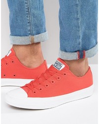 rote Turnschuhe von Converse