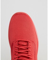 rote Turnschuhe von Vans