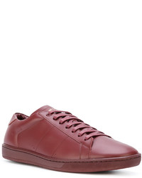 rote Turnschuhe von Saint Laurent