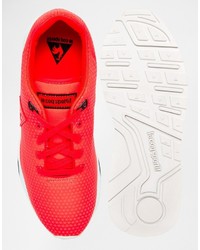 rote Turnschuhe von Le Coq Sportif