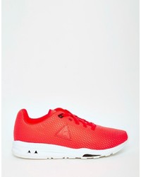 rote Turnschuhe von Le Coq Sportif