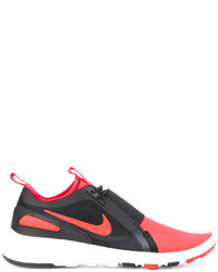 rote Turnschuhe von Nike