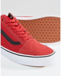 rote Turnschuhe von Vans