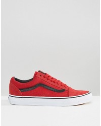 rote Turnschuhe von Vans