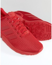 rote Turnschuhe von adidas