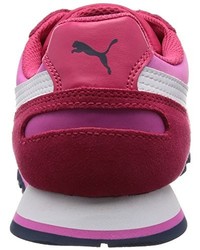 rote Turnschuhe von Puma