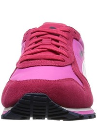 rote Turnschuhe von Puma