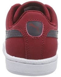 rote Turnschuhe von Puma