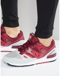 rote Turnschuhe von Saucony