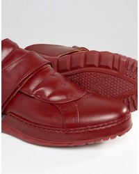 rote Turnschuhe von Diesel